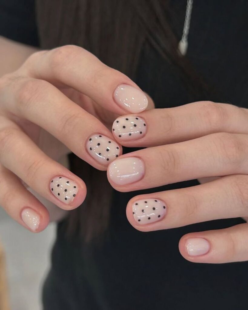 diseños de uñas cortas elegantes para llevar en abril de 2026