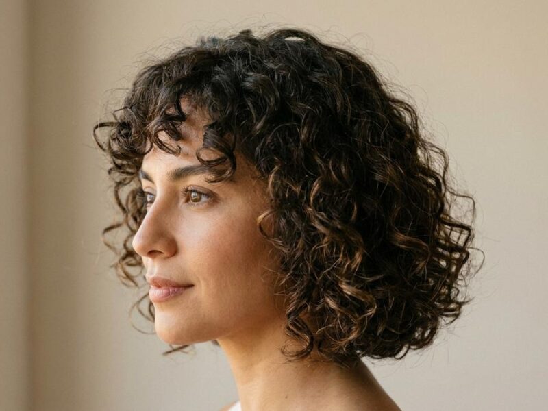 Corte Bob en Cabello Chino: 12 Ideas Sin Frizz