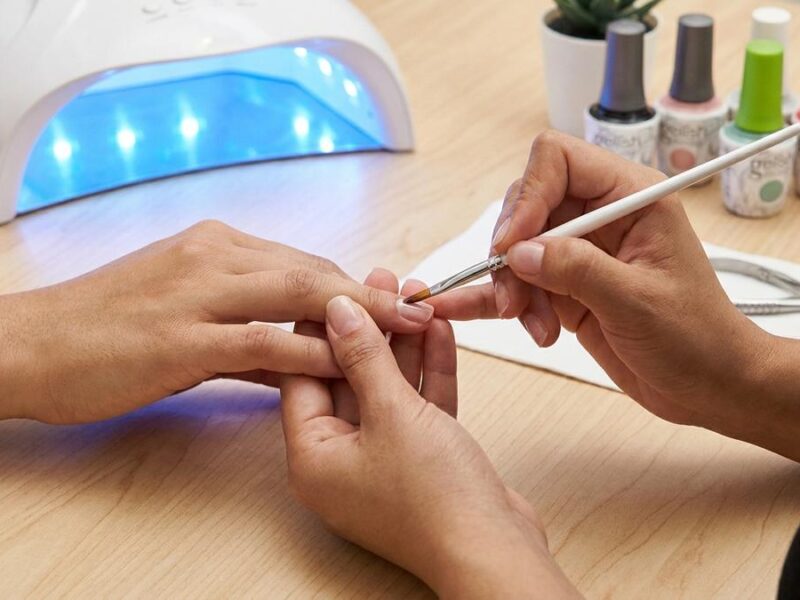 Materiales básicos para tu negocio de uñas desde casa