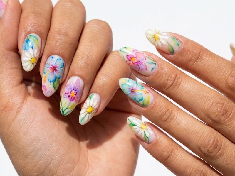 Uñas con Flores para Verano: 11 Diseños Originales