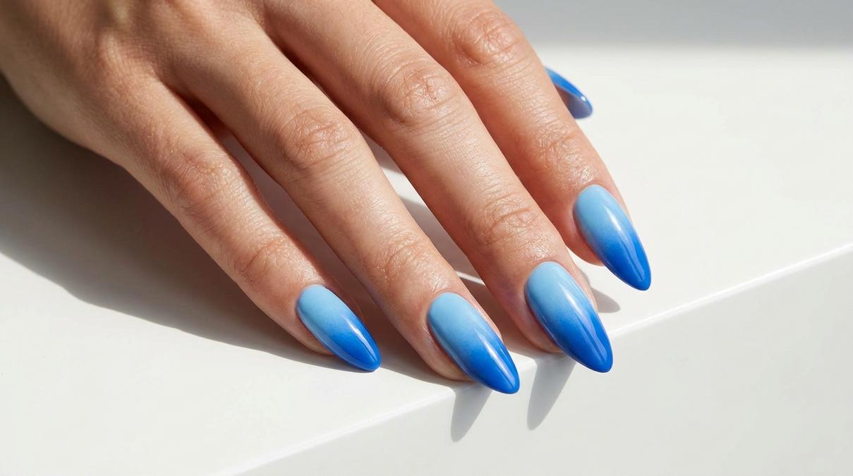 Diseños de Uñas Azul Cielo y Azul Rey en Tendencia